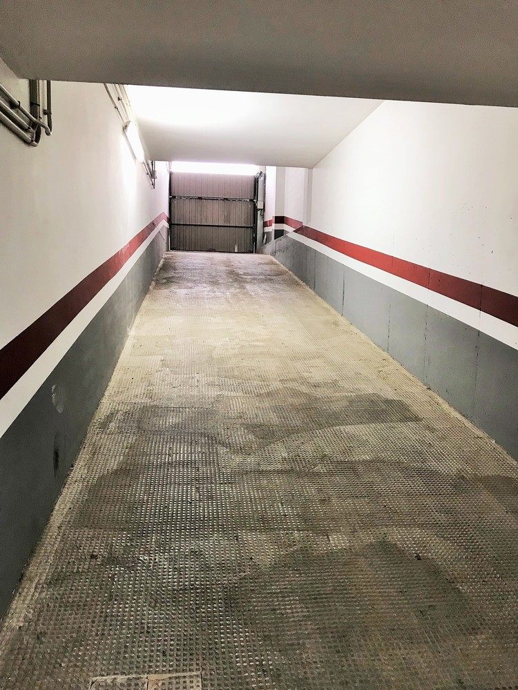 Plaza de parking + trastero